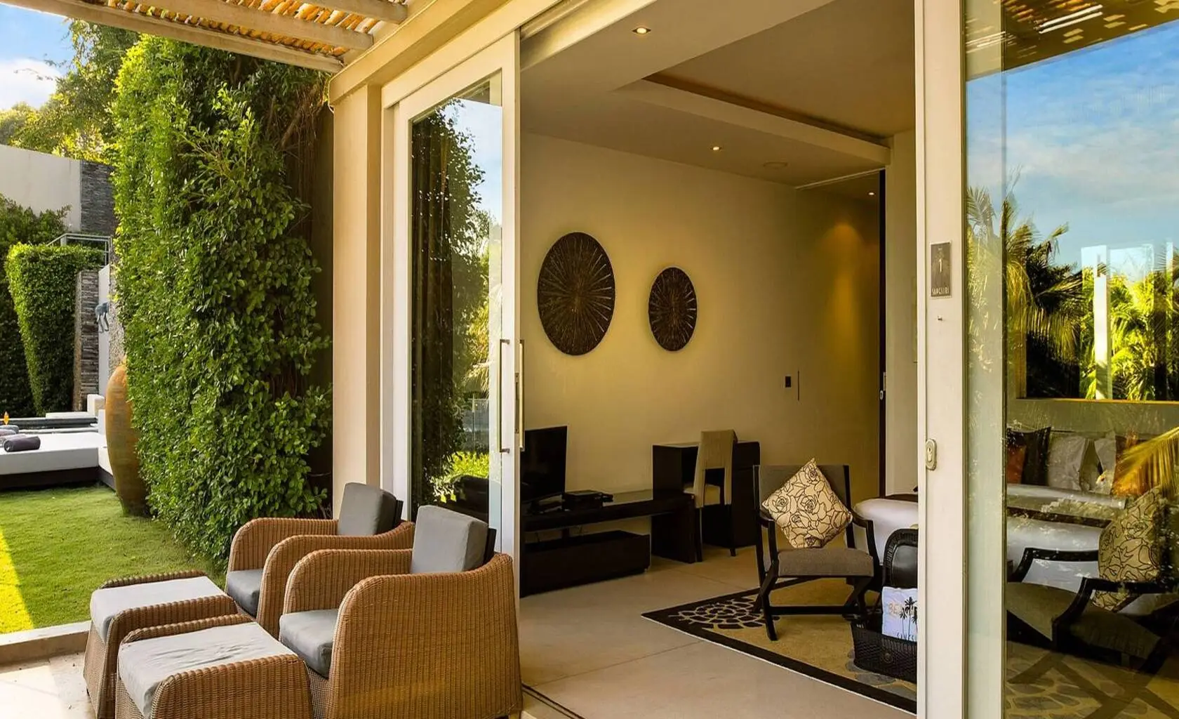 6-Bed 6-Bath Villa