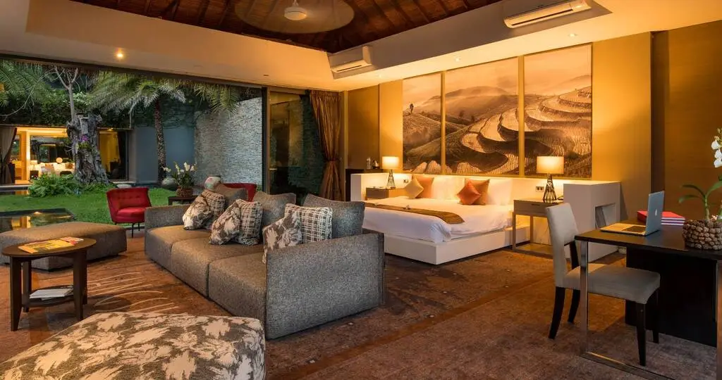 6-Bed 6-Bath Villa