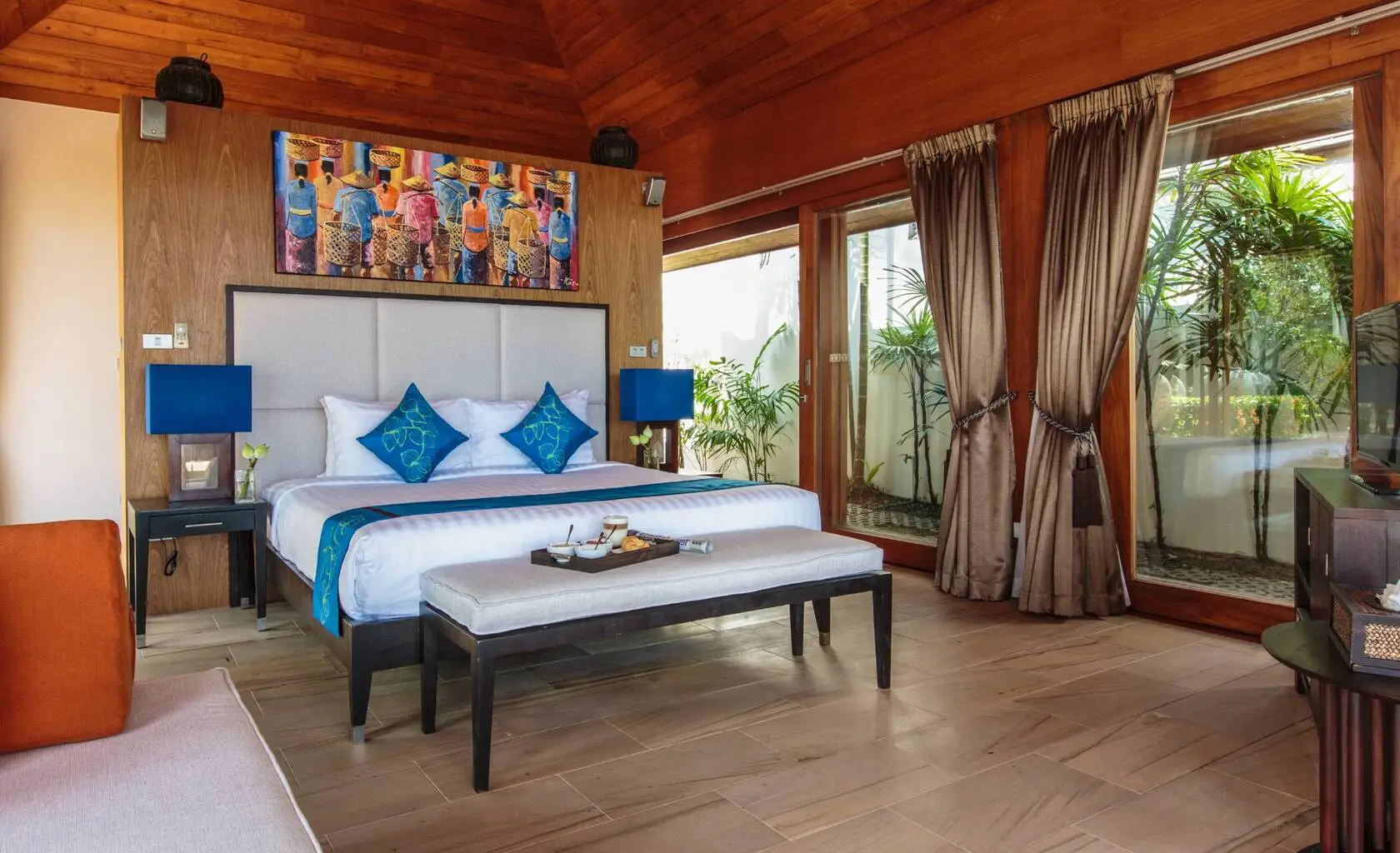 6-Bed 6-Bath Villa