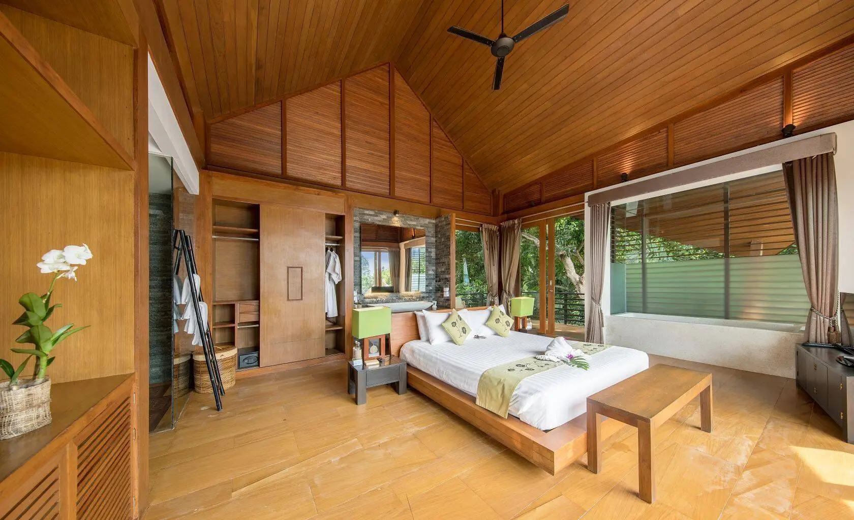 4-Bed 4.5-Bath Villa