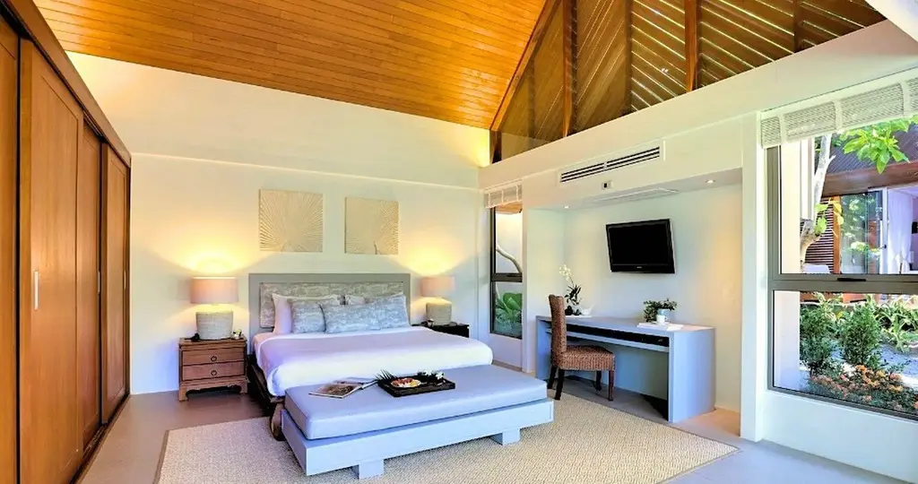6-Bed 6-Bath Villa