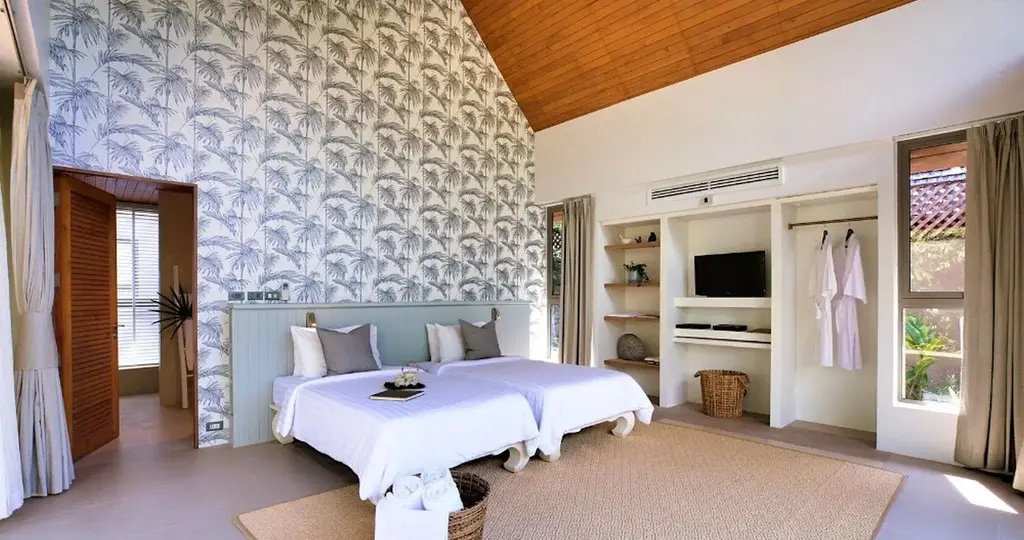 8-Bed 6-Bath Villa