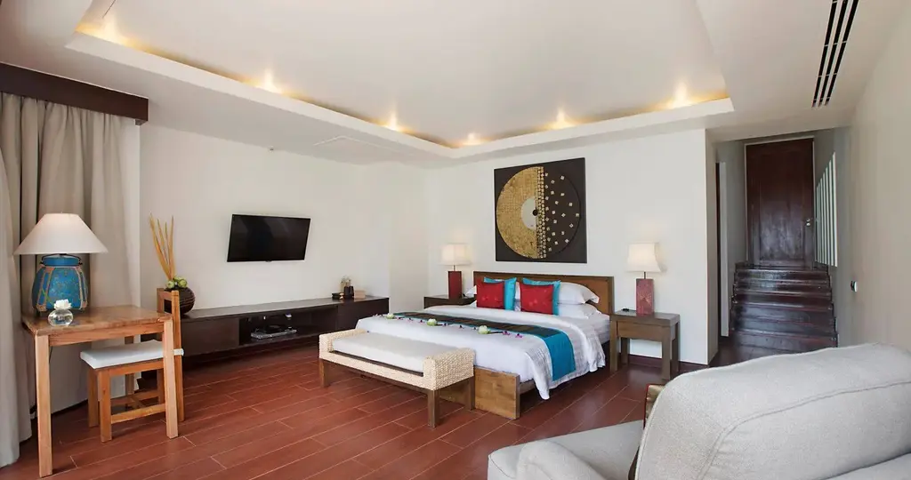 5-Bed 5-Bath Villa