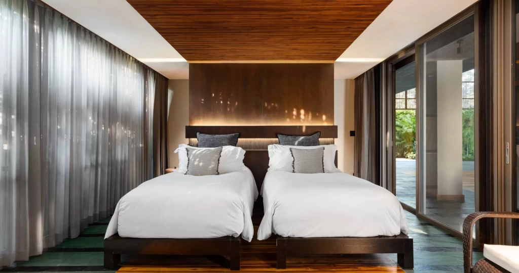 6-Bed 6-Bath Villa
